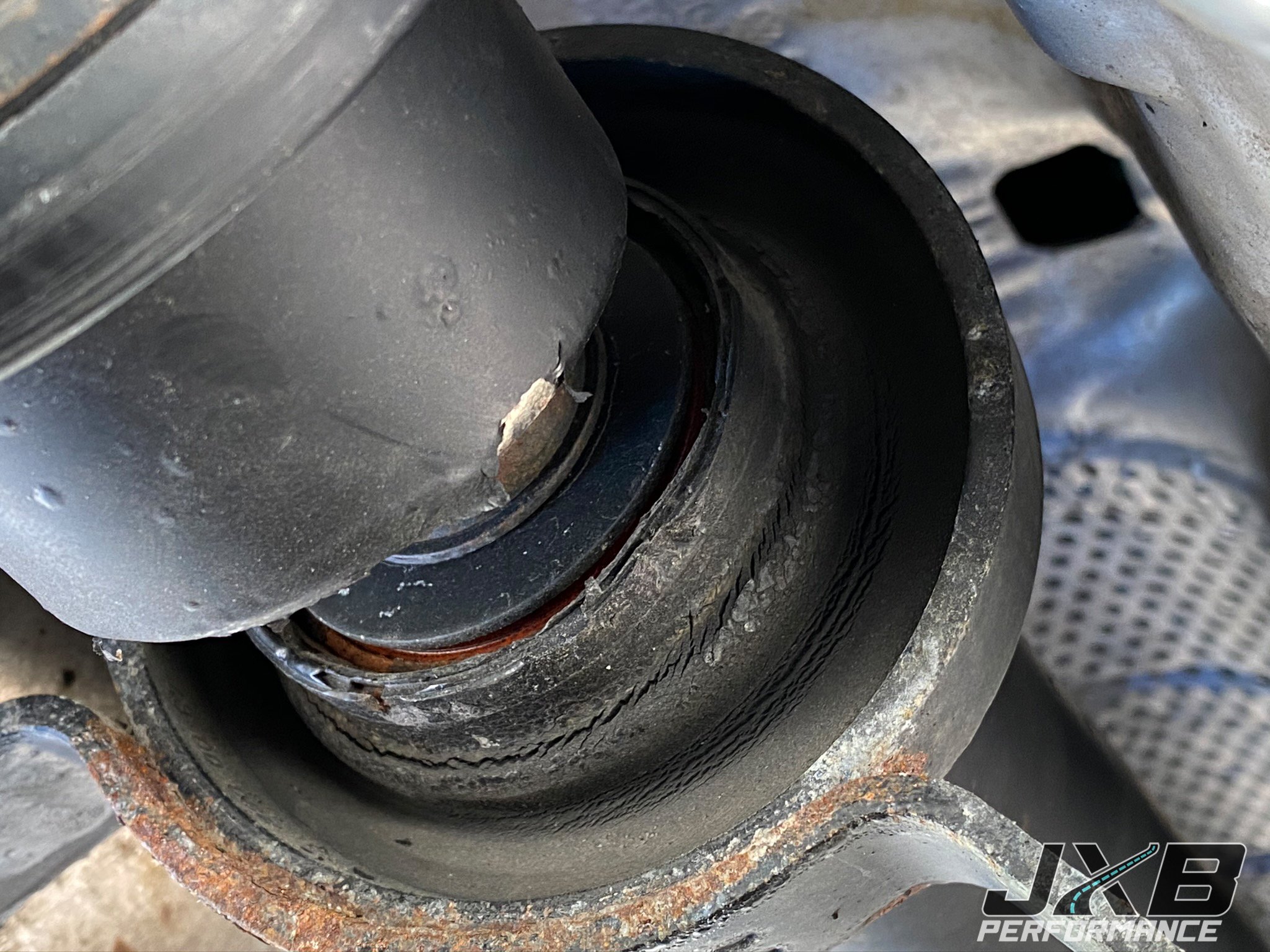 Audi B6/7 A4/S4 with 6HP19 Auto Driveshaft Center Support Bearing